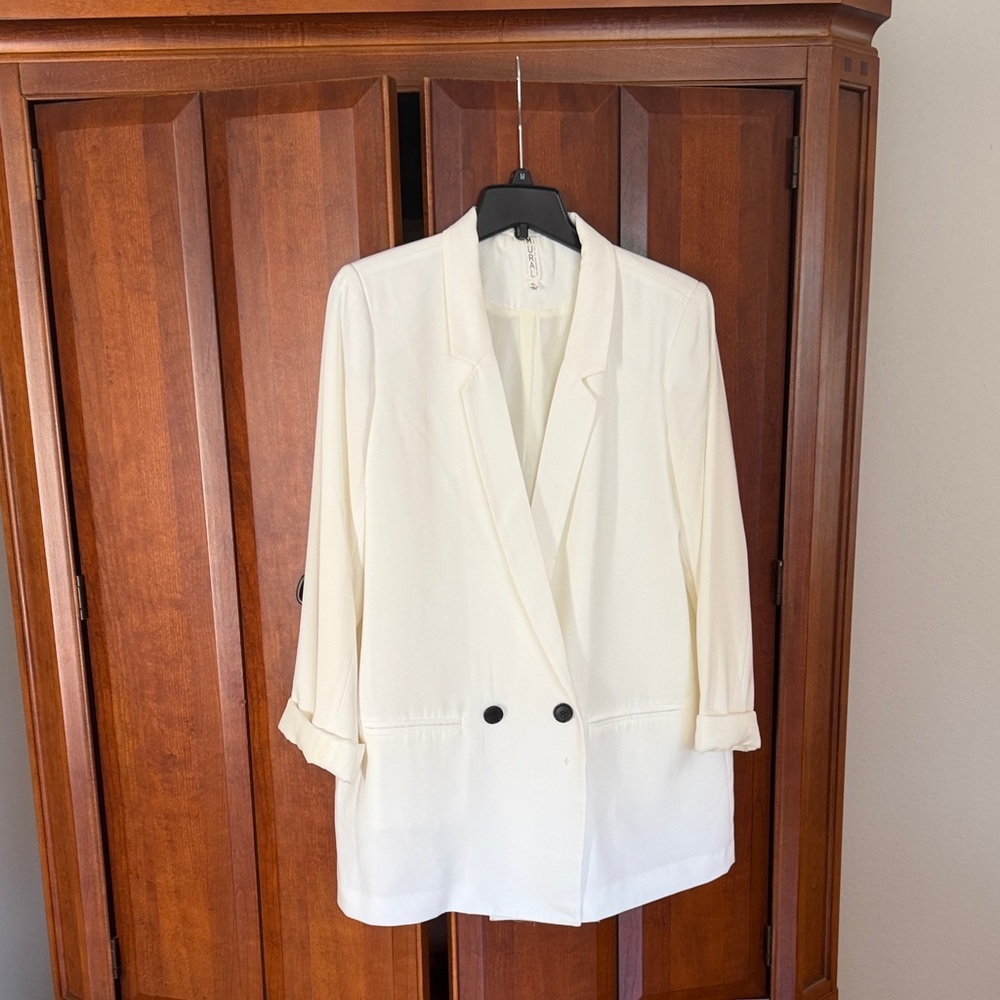 Mural Women's Cream Double-Breasted Blazer with Black Buttons